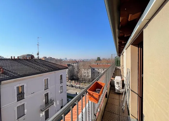 The Urban Nest 2, Spacious, Wifi And Near The Red Metro